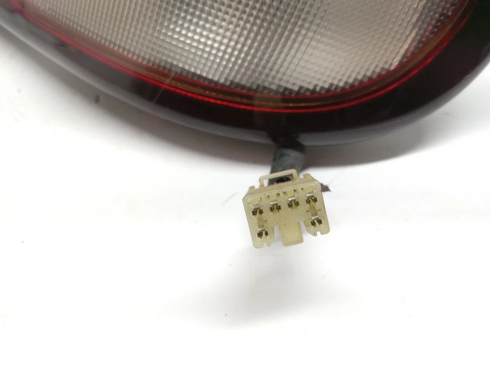 Conjunto de luz trasera derecha Ford Aspire 1994-1996 OEM, 166-01507 Foto 4 de 4