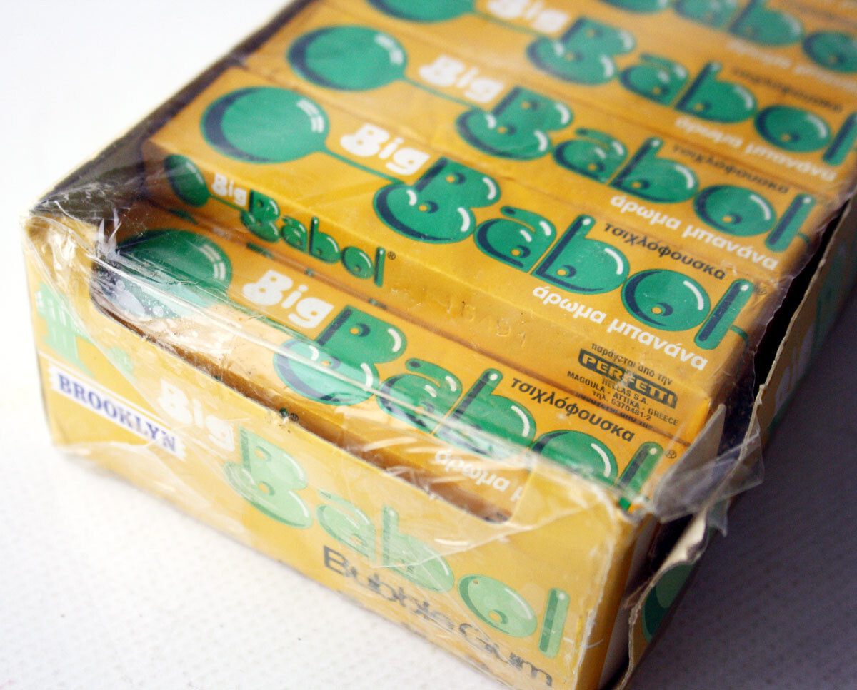 VINTAGE 80'S SEALED BOX 23X BIG BABOL BANANA CHEWING GUM BROOKLYN