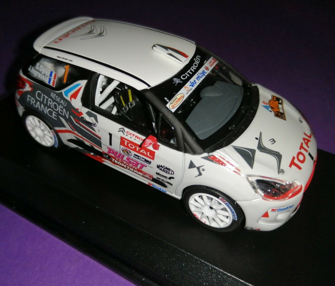 Citroen DS3 R3, Sebastian Ogier, J. Ingrassia, Rallye Modellauto 1:43