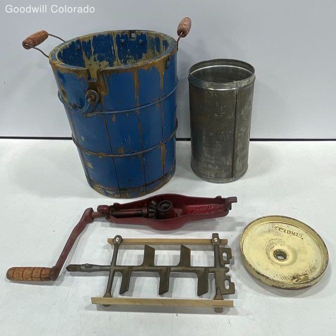 Vintage 4 Qt Hand Crank Ice Cream Maker