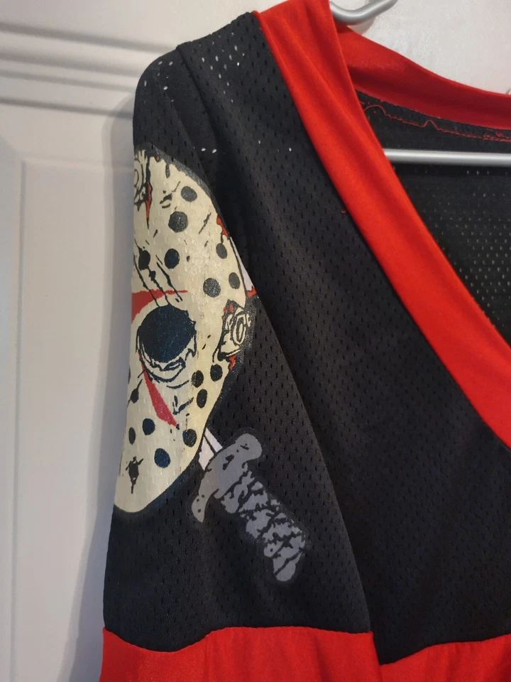 Camiseta Jason Voorhees Friday the 13th Usada Pequeña Disfraz Halloween BG27 Foto 3 de 4