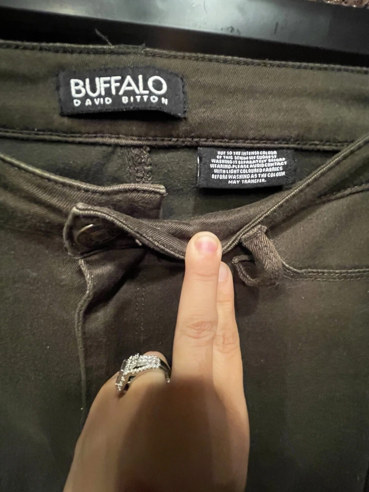 Jegging Buffalo David Bitton Verde Ejército Elastizado Tiro Medio, Bolsillo Frontal Sello 8/29 Foto 3 de 4