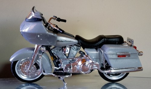 HARLEY DAVIDSON FLTR ROAD GLIDE 2002 1/18 MAISTO - Imagen 2 de 8