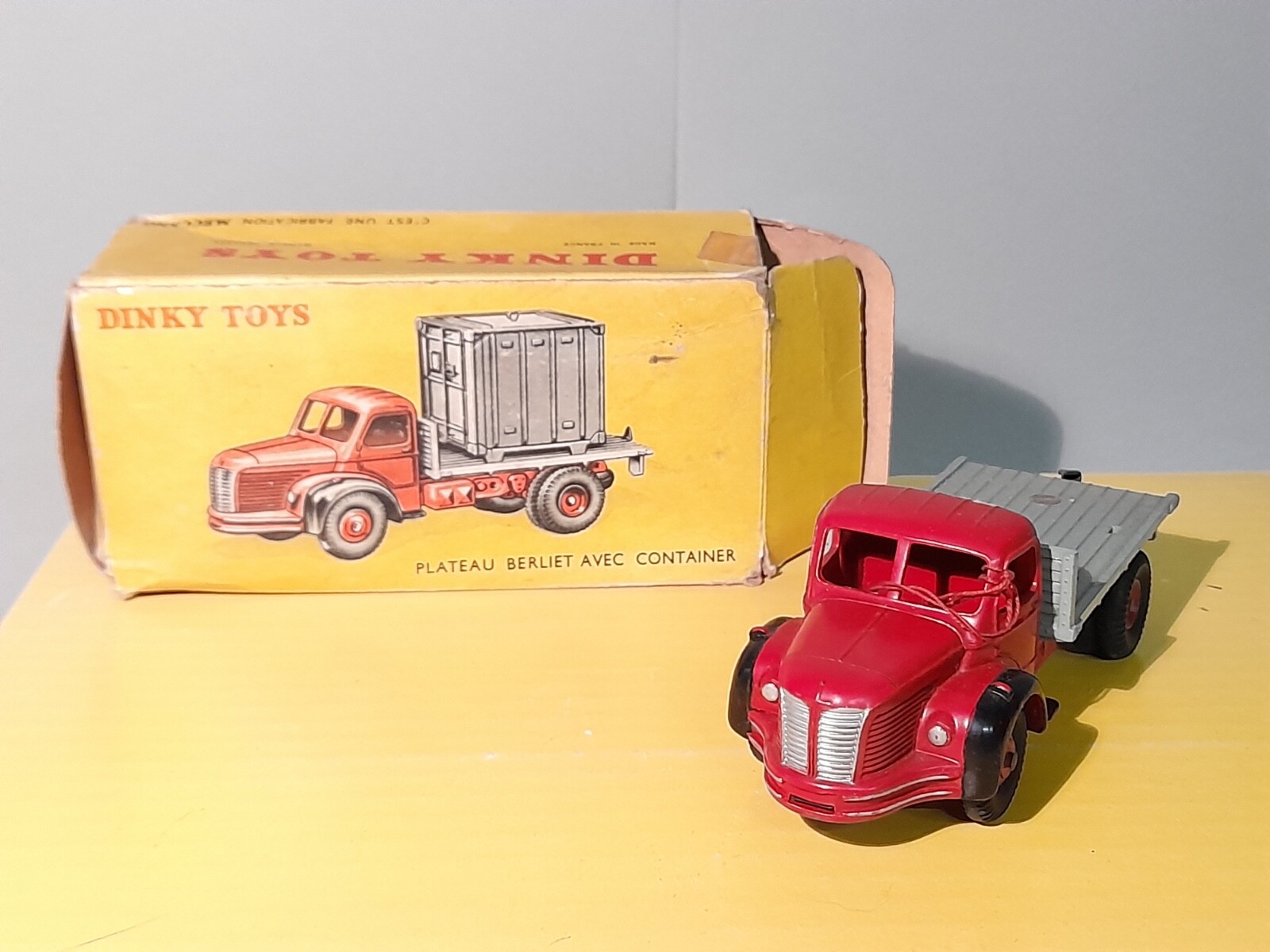 ミニカー DINKY No.34 B BERLIET GAK Atlas Editions Dinky Toys 34B - Plateau Berliet Avec