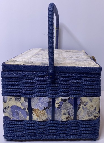 Kit de recuerdo de nociones de cesta de costura de mimbre vintage abuela elegante floral azul grande - Imagen 11 de 24
