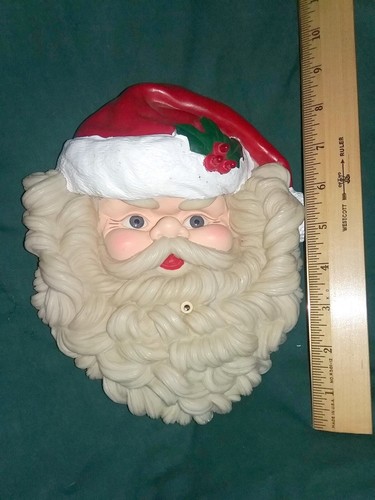 Santa Claus Face - Wall Hanging - Sound Triggers Greeting - Picture 2 of 3