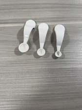 Tupperware White Mini Measuring Spoon Magnet Set Dash Pinch Smidgen New!