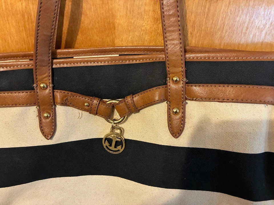 ~~~~~~ BLUE & WHITE STRIPED TOMMY HILFIGER BEACH BAG (SEE PICTURES) ~~~~~~ - Image 2 of 4