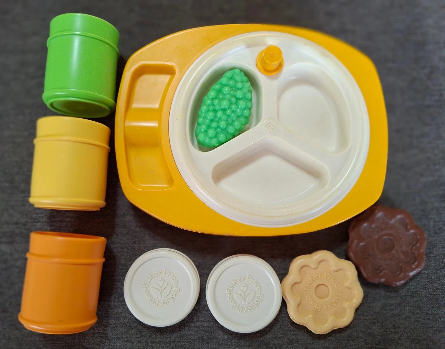 FUN WITH FOOD 2150 BABY'S MEALTIME DISH PEAS 3 JARS 2 LIDS COOKIES 1986