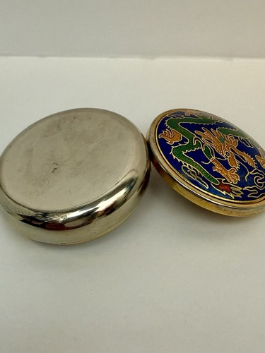 VINTAGE CLOISONNÉ GOLD TONE DRAGON PILL BOX 2”. With removable insert. - Bild 4 von 9