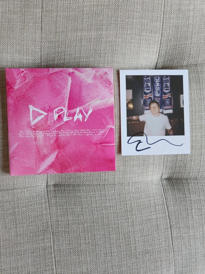 2025 ED SHEERAN Play Cd With Signed Polaroid  Foto 2 de 4