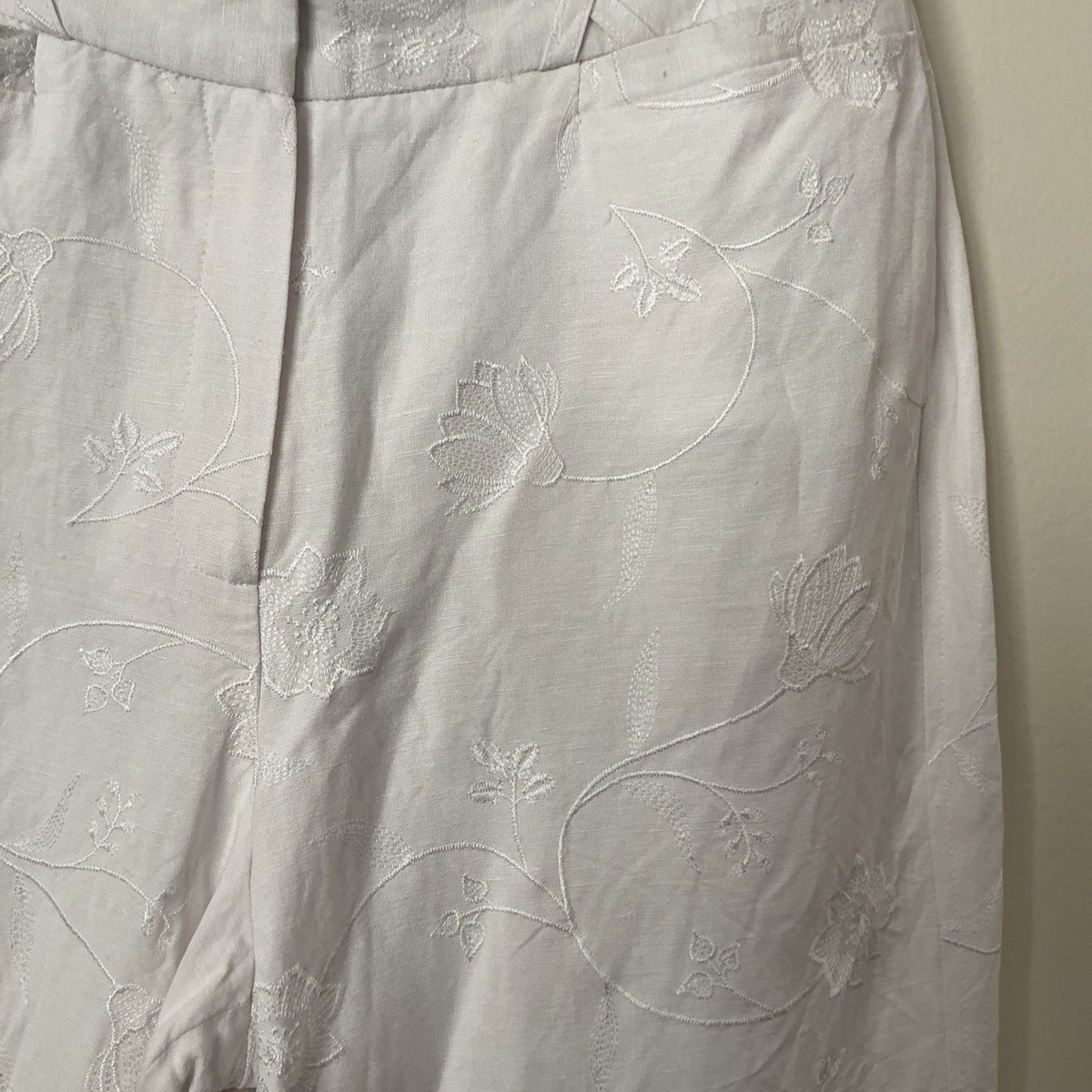 Larry Levine Linen Blend Lined White Pant Women 10 Cropped Floral Embroidery View 3