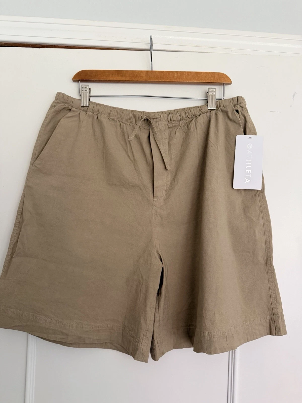 NEW Athleta Women’s Large Paradise Bermuda Shorts Linen Blend Khaki Tan NWT