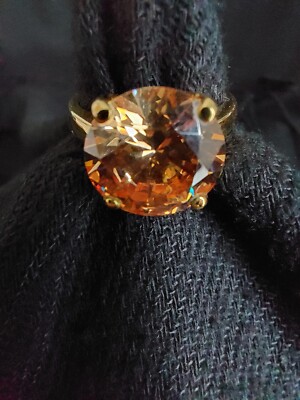 Eleganter Vintage Ring, goldfarben mit gelblichem Stein  von EDCO