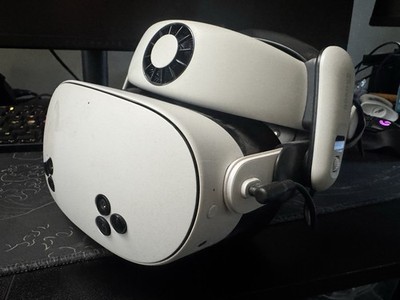 Meta Quest 3S + BOBOVR Battery Head Strap + Cooling Fan