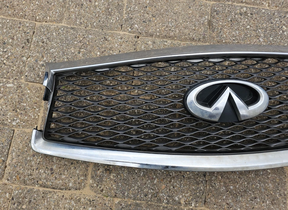 Infiniti Q50 2014-2017 Original Radiador Delantero Parrilla Emblema Cromo Dañado Foto 2 de 4