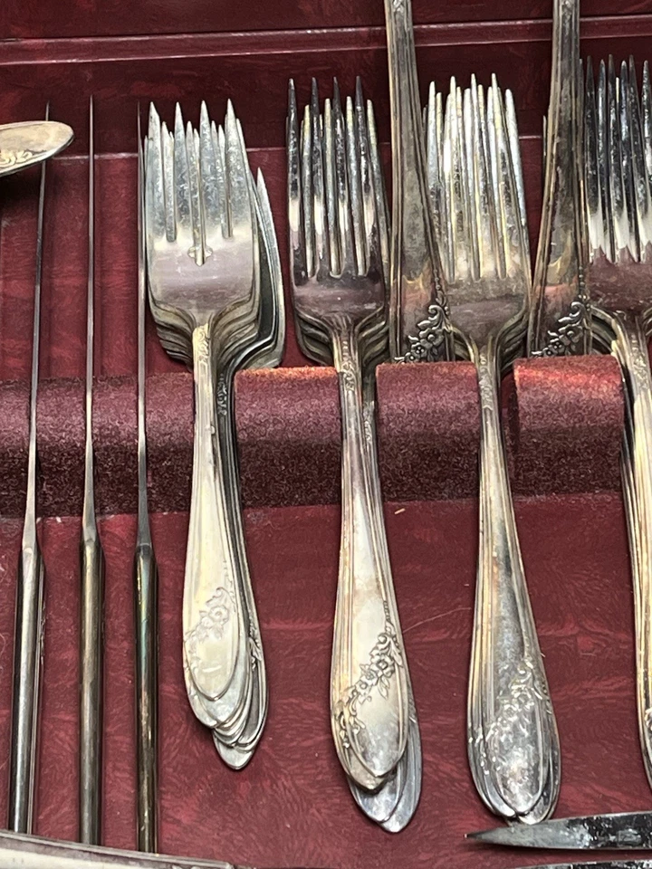 Placa Tudor Oneida Community 1946 114 piezas cubiertos Queen Bess II placa de plata Foto 4 de 4