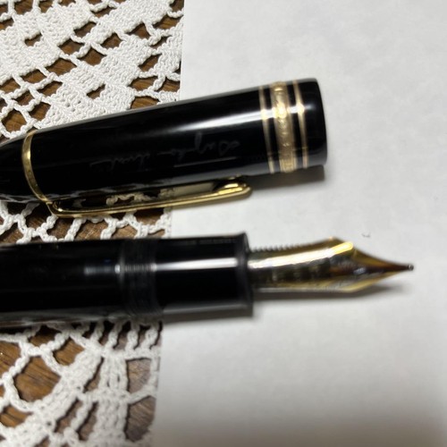 Pluma Estilográfica Montblanc para Signature Negrita y Estuche de Cuero Rojo - Imagen 6 de 9