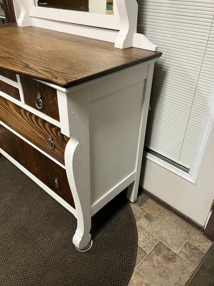 Cómoda antigua simplemente impresionante anterior a la década de 1940 con espejo giratorio era de la Segunda Guerra Mundial  Foto 3 de 4