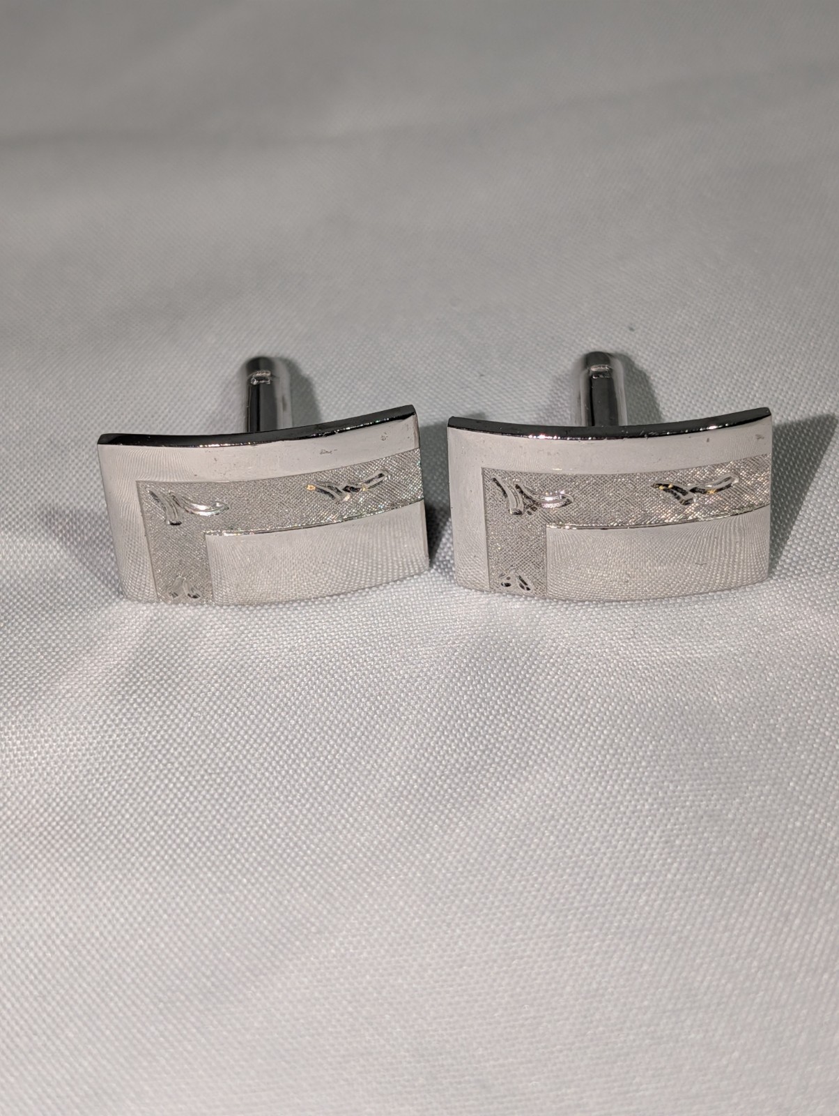 VTG Silver Tone Etched Rectangular Curved Cufflin… - image 2