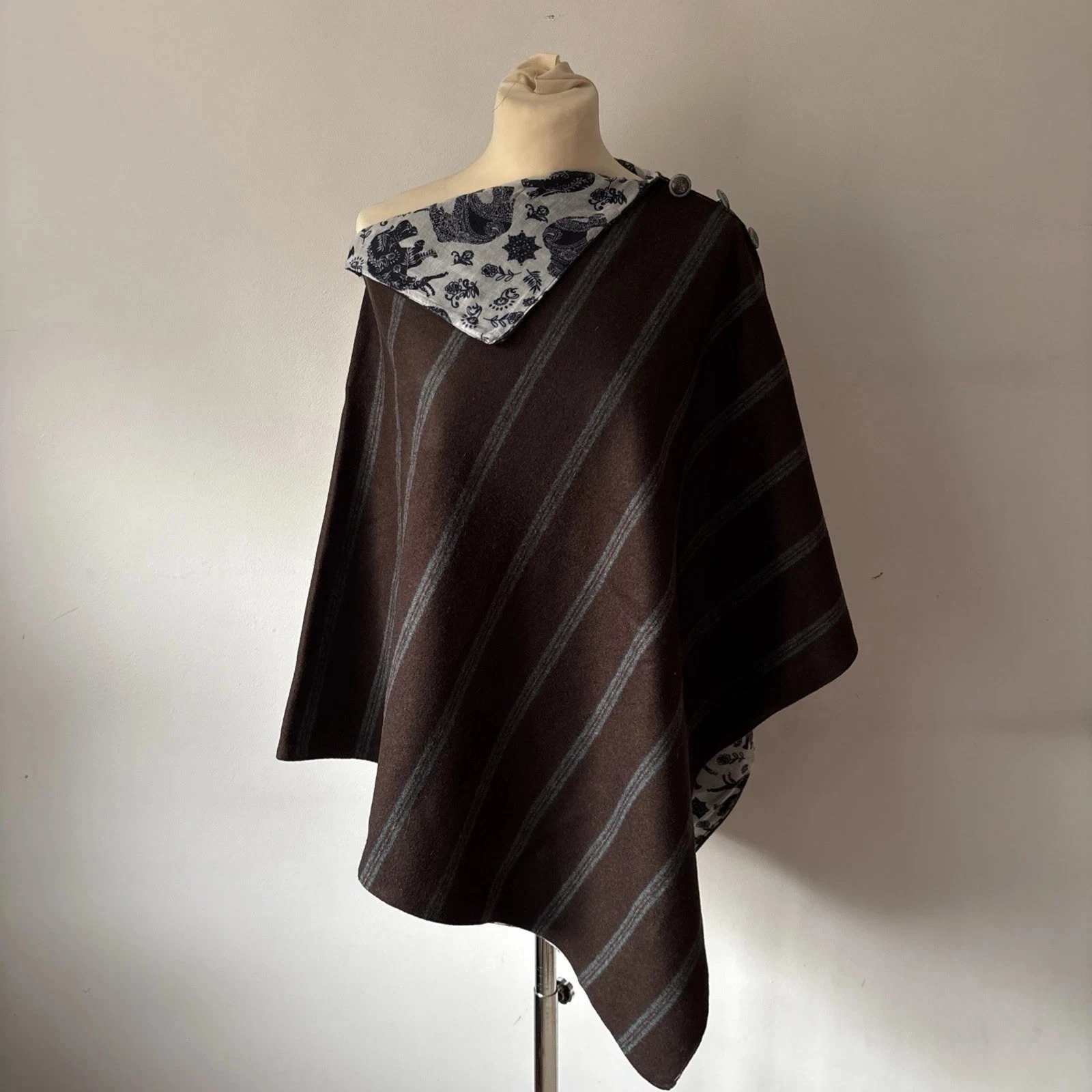 Ladies Poncho Brown Flannel With Elephant Lining One Size (M) Boho Lagen Look