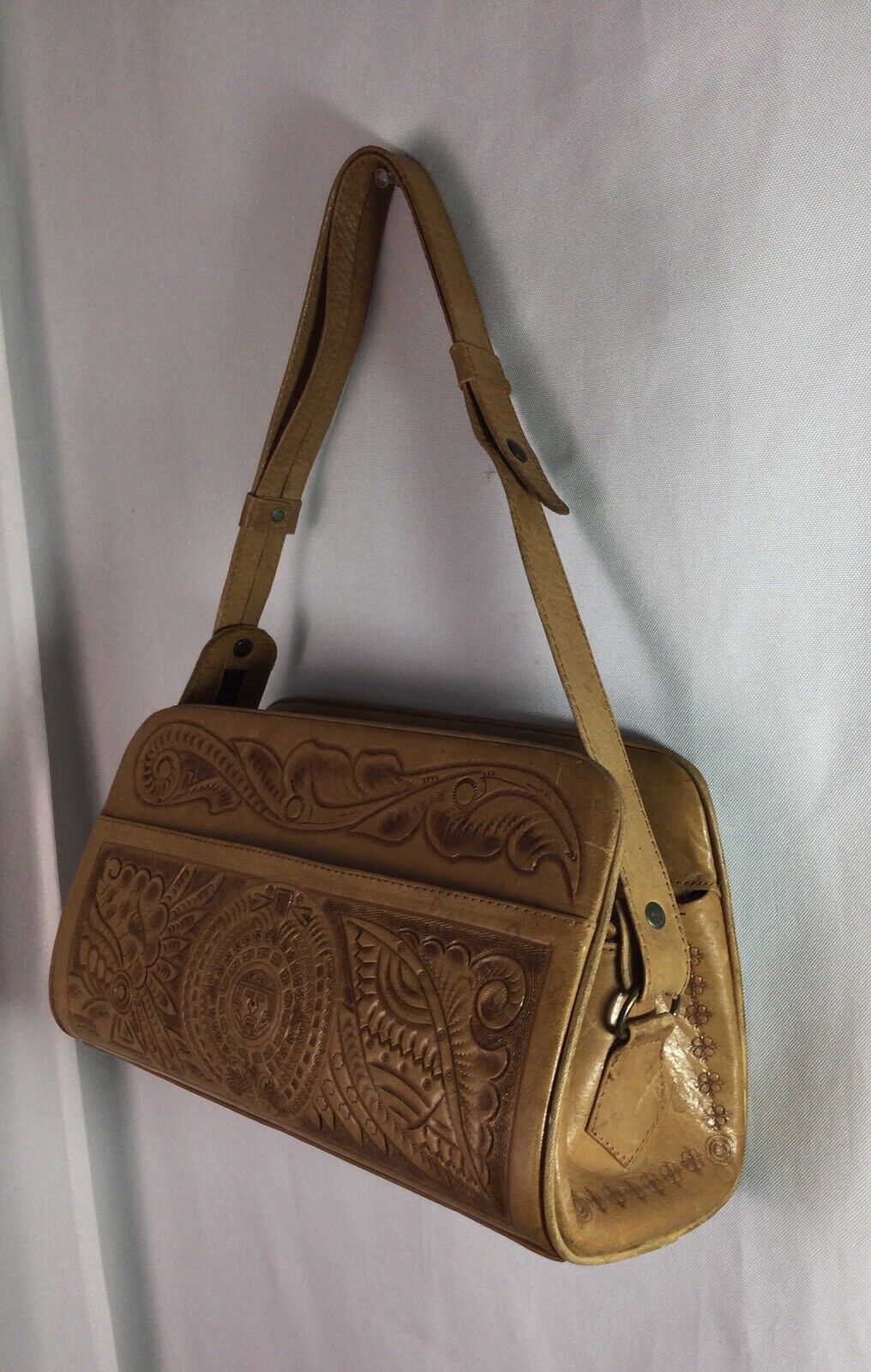 MEXICAN Hand Tooled Embossed Leather Mayan Calendar-Native Scene Shoulder Bag 