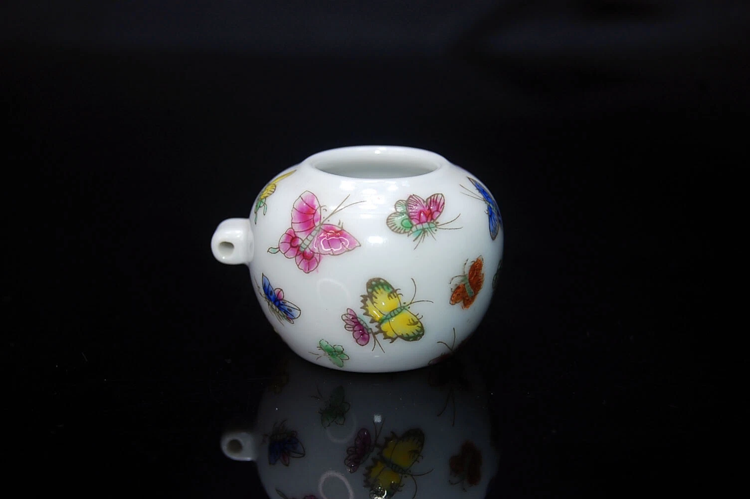 Collectable Hand Painted Rose Medallion Porcelain Bird Feeder for Bamboo Cage
