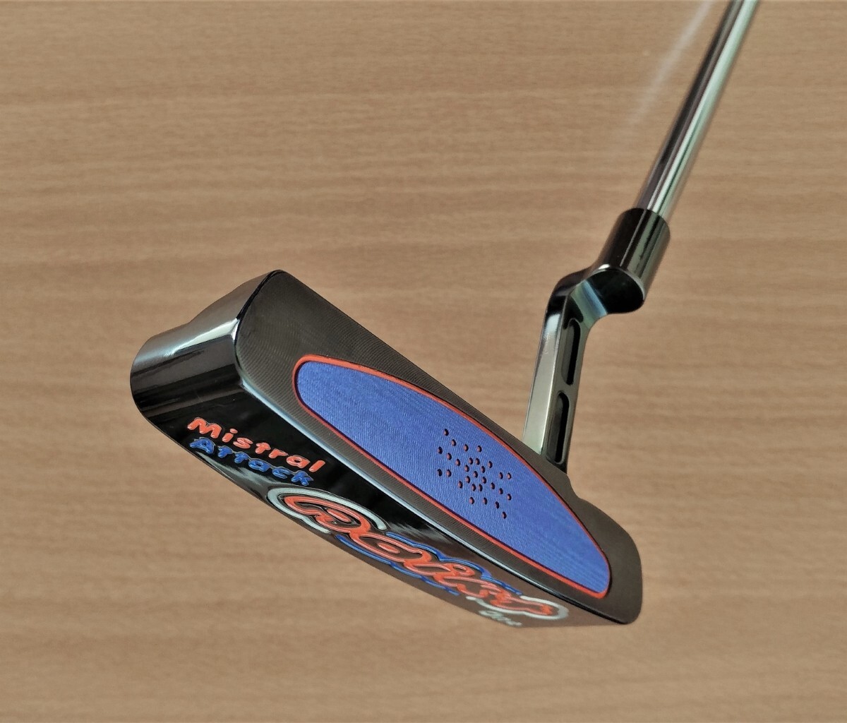 Putter Adikt Mistral Attack en acier usiné avec tête de 360g