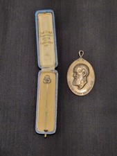 Alfred Krupp Set, Nadel im original Etui und Anh&auml;nger