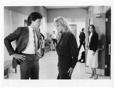 JOHN JAMES – LINDA EVANS – PAMELA SUE MARTIN – DYNASTY – 1981 PRESS PHOTO