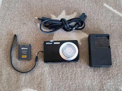 Nikon COOLPIX S203 10.0MP Digital Camera - Black Fully Working
