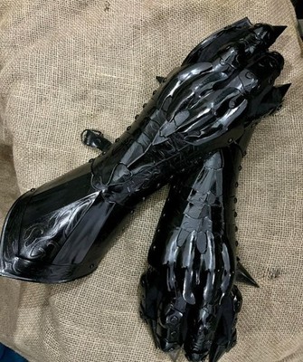 Schwarze Nazgul Stulpen Mittelalter Rüstung Handschuhe Dragon Scale LARP Kreu...