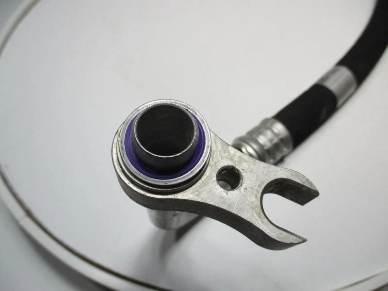 LÍNEA DE MANGUERA DE SUCCIÓN DE AIRE ACONDICIONADO W205 PARA MERCEDES BENZ C300 38840 2015-2018 Foto 3 de 4