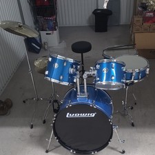 Ludwig LC195 Accent Drive Complete Drum Set, 5-Piece Very Lightly Used