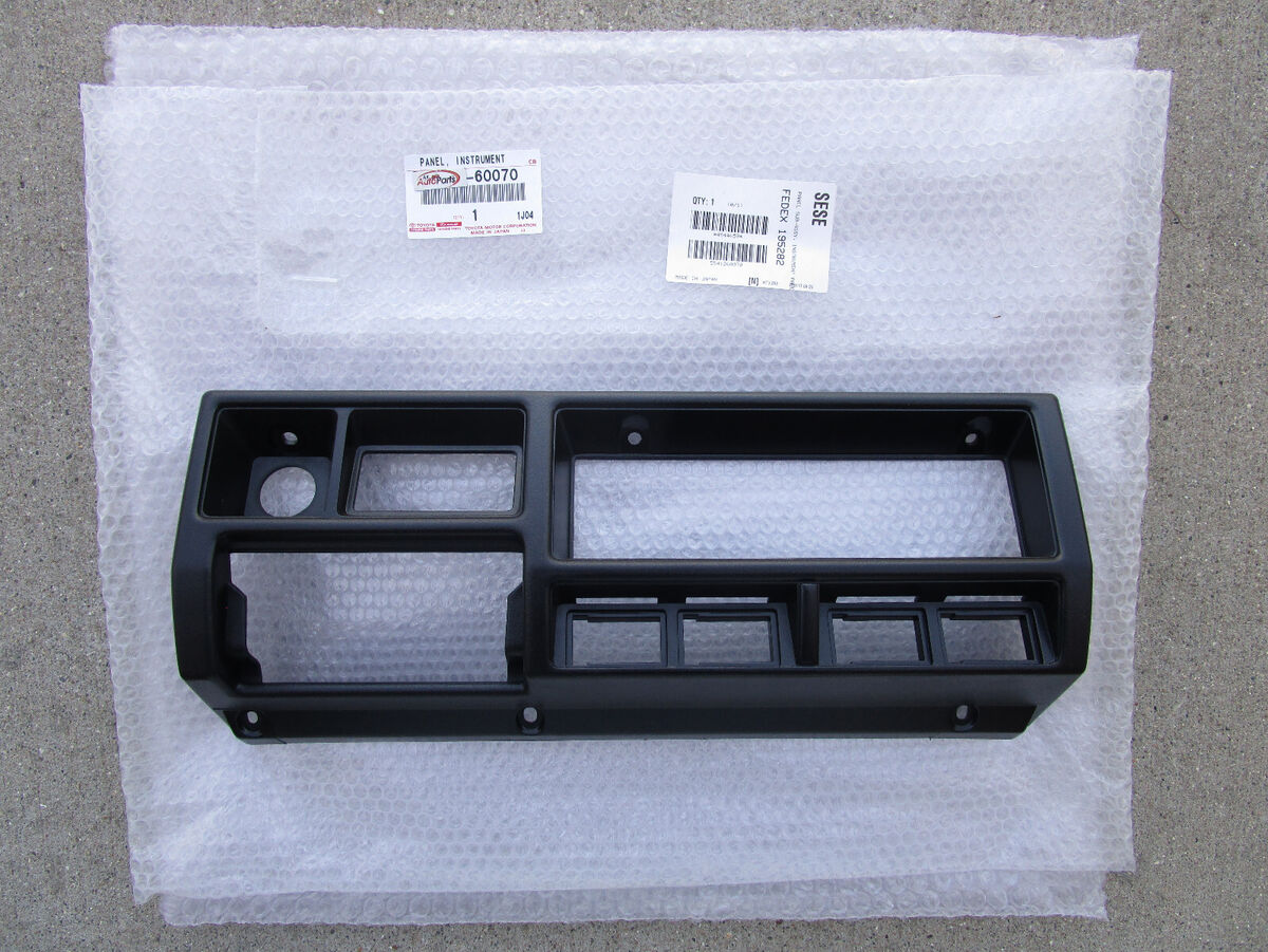 99-18 TOYOTA LAND CRUISER 70 SERIES DASH RADIO CD PLAYER