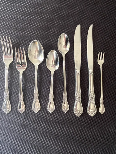 Oneida HH Kennett Square Distinction Deluxe Stainless Flatware 75 Pcs. Service 8