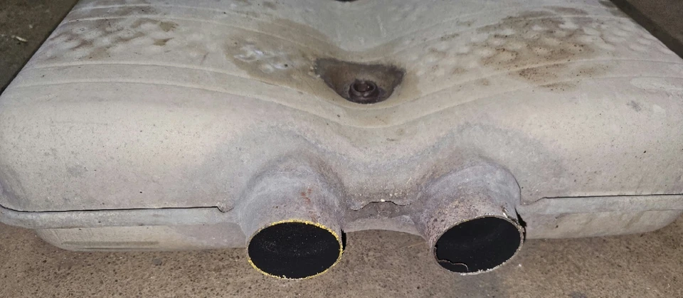 2006 - 2008 dodge magnum, Chrysler 300c mid muffler Resonator  - Image 3 of 4