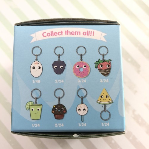 Kidrobot Yummy World Fresh Friends Portachiavi - BLACKBERRY - Foto 10 di 10