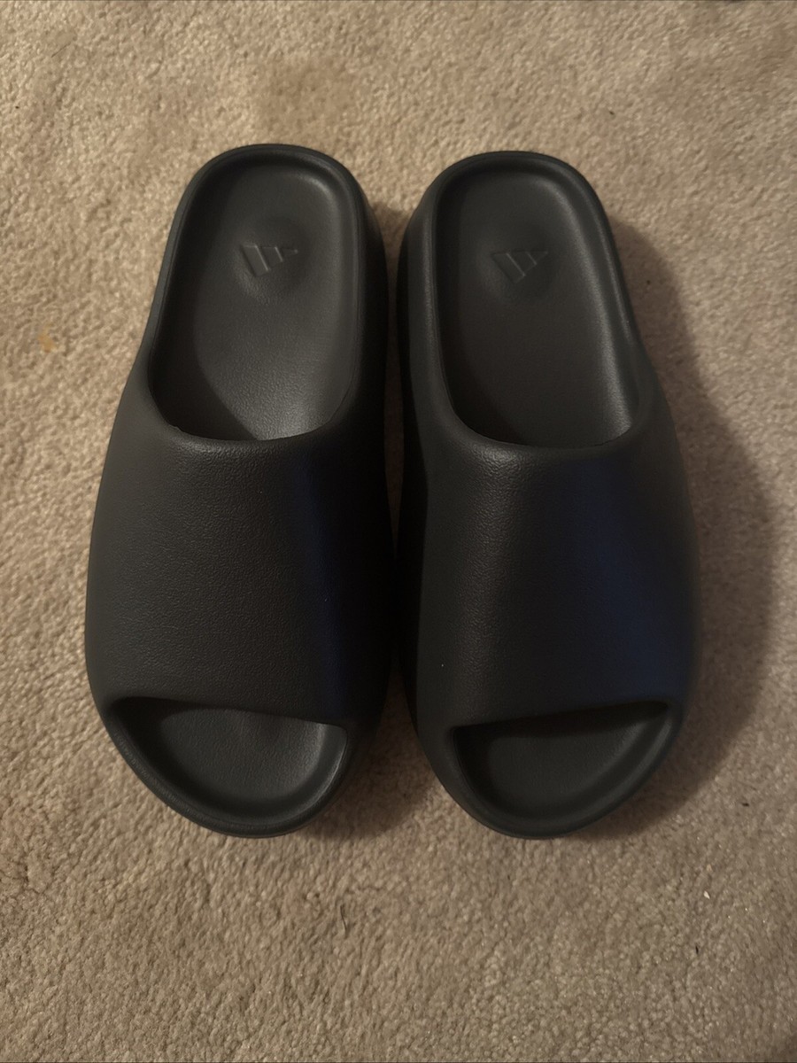 YEEZY SLIDE ＯＮＹＸ Amazon.com | Adidas Men's Yeezy Slide - Dark Onyx (Dark Onyx