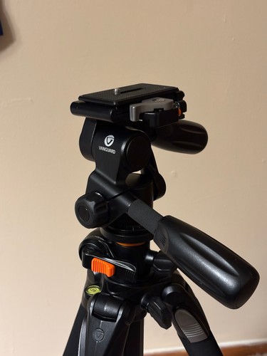 Vanguard Alta Pro 263AP Aluminum Tripod with PH-32 Panhead - Picture 9 of 14