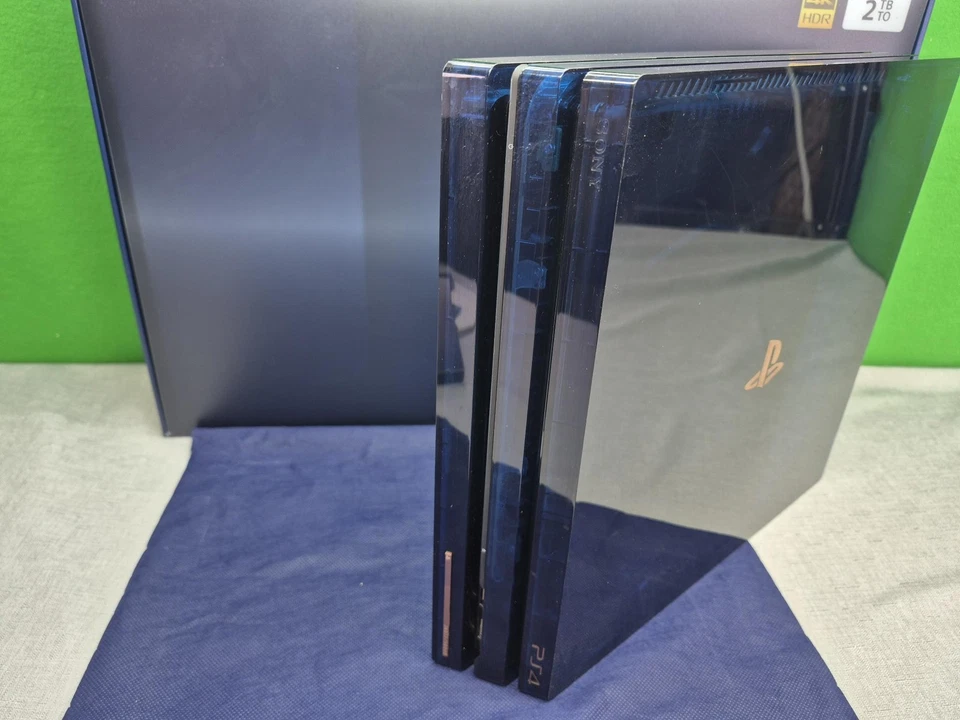 Sony Playstation 4 Pro 2TB 500 Million Limited Edition Nummer 26812 - Bild 2 von 4