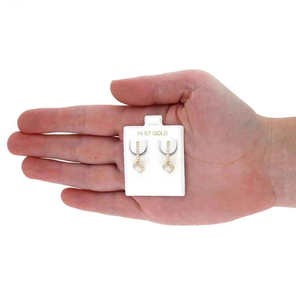 Pendientes con halo de diamantes de piedra de nacimiento de corazón de oro amarillo de 14 k de 1" Foto 3 de 4