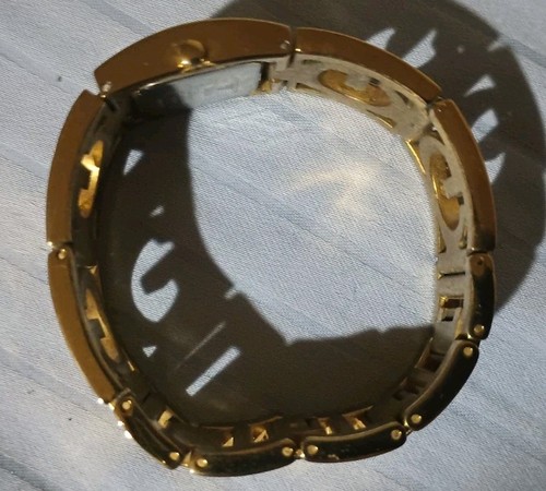 Beautiful Ladies Guess G Link, Gold Tone Model # U13530L1 Needs Battery - Picture 18 of 19