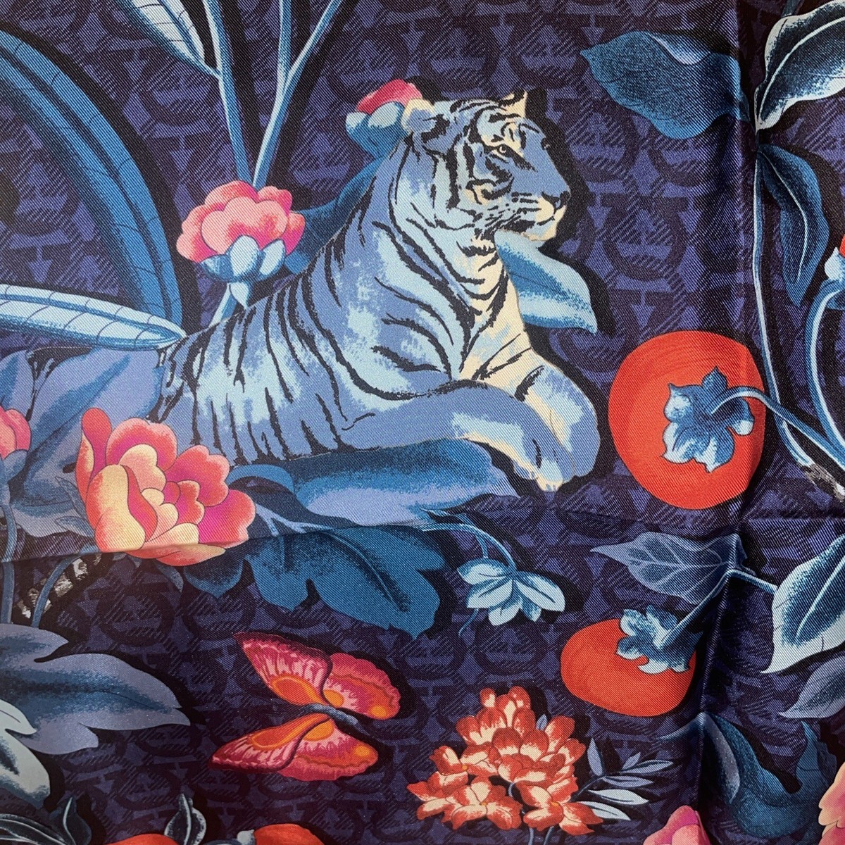 スカーフ FERRAGAMO SCARF (320796770205 NYLUNPINMAS) NEW SALVATORE FERRAGAMO TWILL SILK SQUARE SCARF MULTICOLOUR