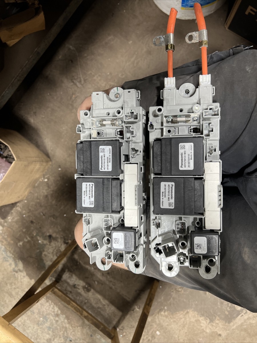 2013-18 Ford Fusion Hybrid Battery Fuse Relay Junction Block DG98