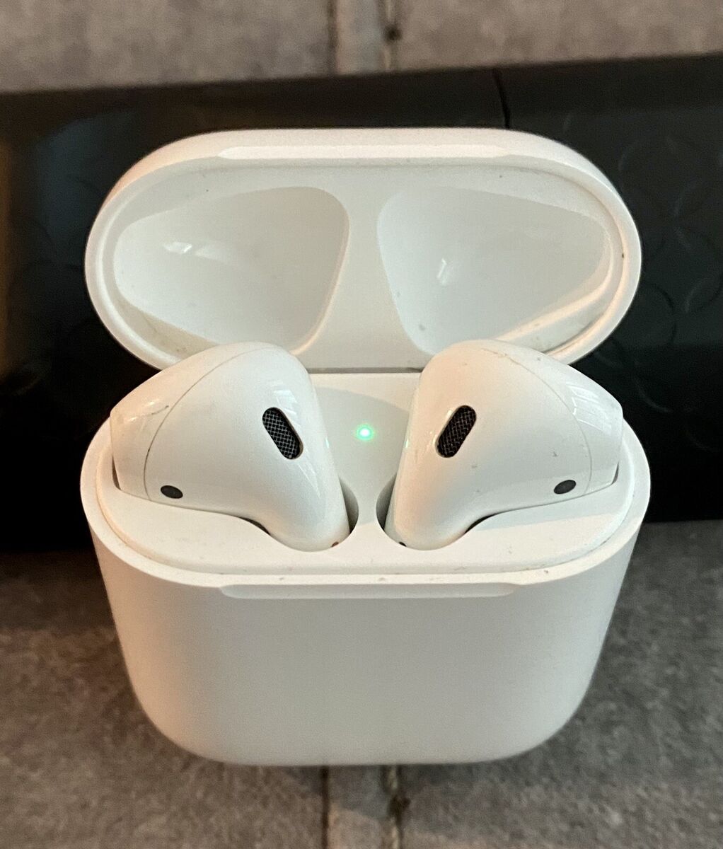 Apple AirPods 2nd Generation with Charging Case - White Apple AirPods 2nd Generation with Charging Case - White