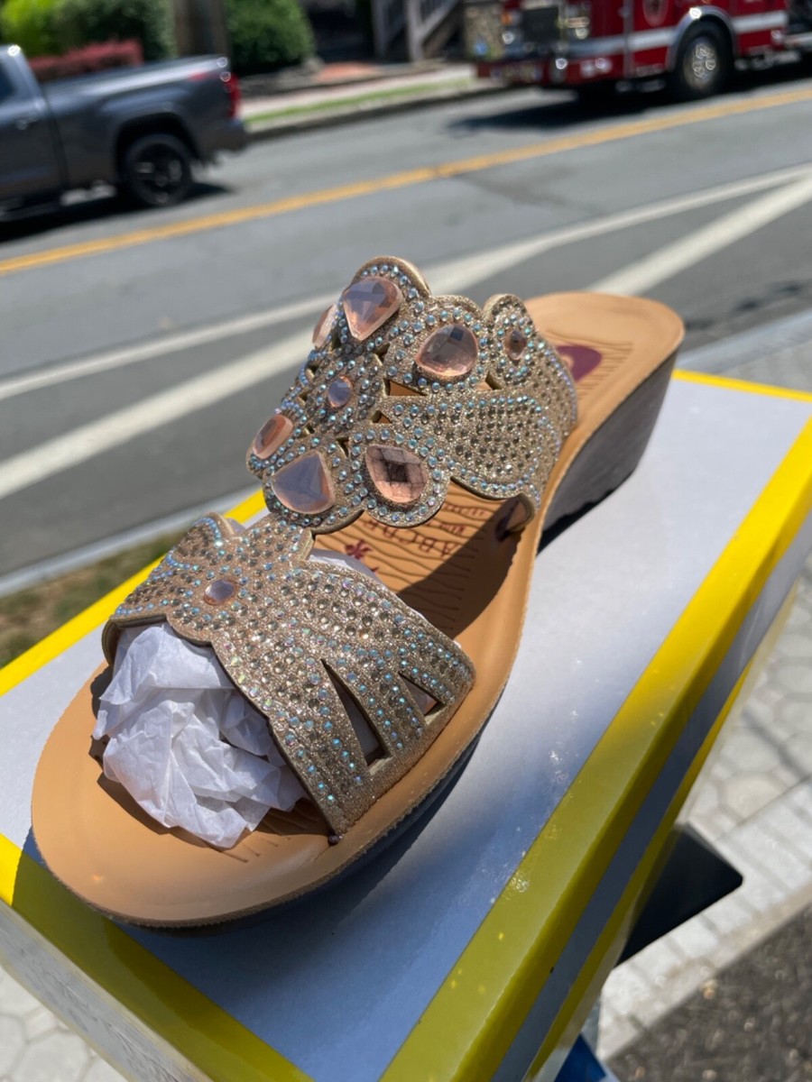 Womens QW Gold Color Open Toe Sandals With Peach Crystal