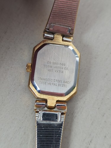 Reloj Elgin ED300-009 Diamantes Talla Batería nueva 5 3/4" dorada negra funcionando - Imagen 9 de 10