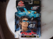 RACING CHAMPIONS 1972 RICHARD PETTY STP 5 DECADES OF PETTY NASCAR CHAMPION 1/64