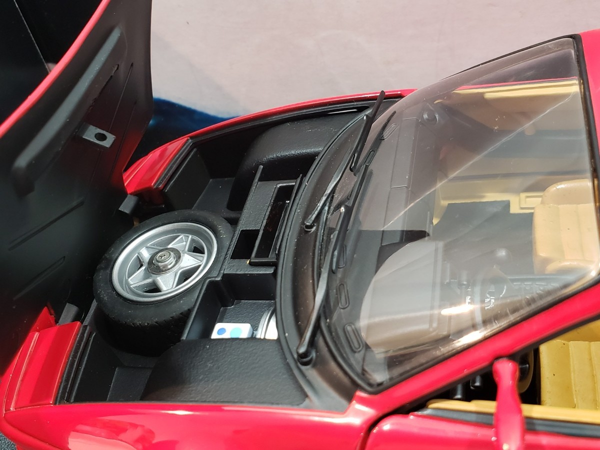 1/18 HOT WHEELS ELITE 1984 FERRARI TESTAROSSA RED DIECAST MODEL